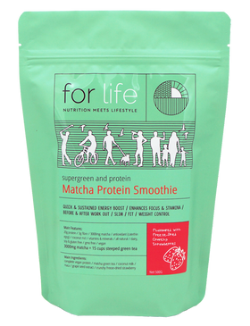 Supergreen Matcha Protein Smoothie with Freeze Dried Strawberry